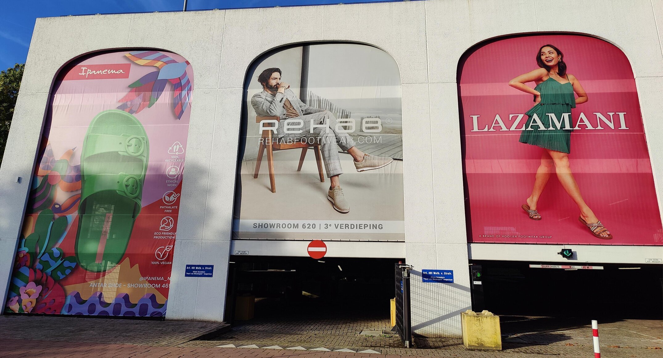 Promoot jouw merk op een XL banner op de parkeergarage