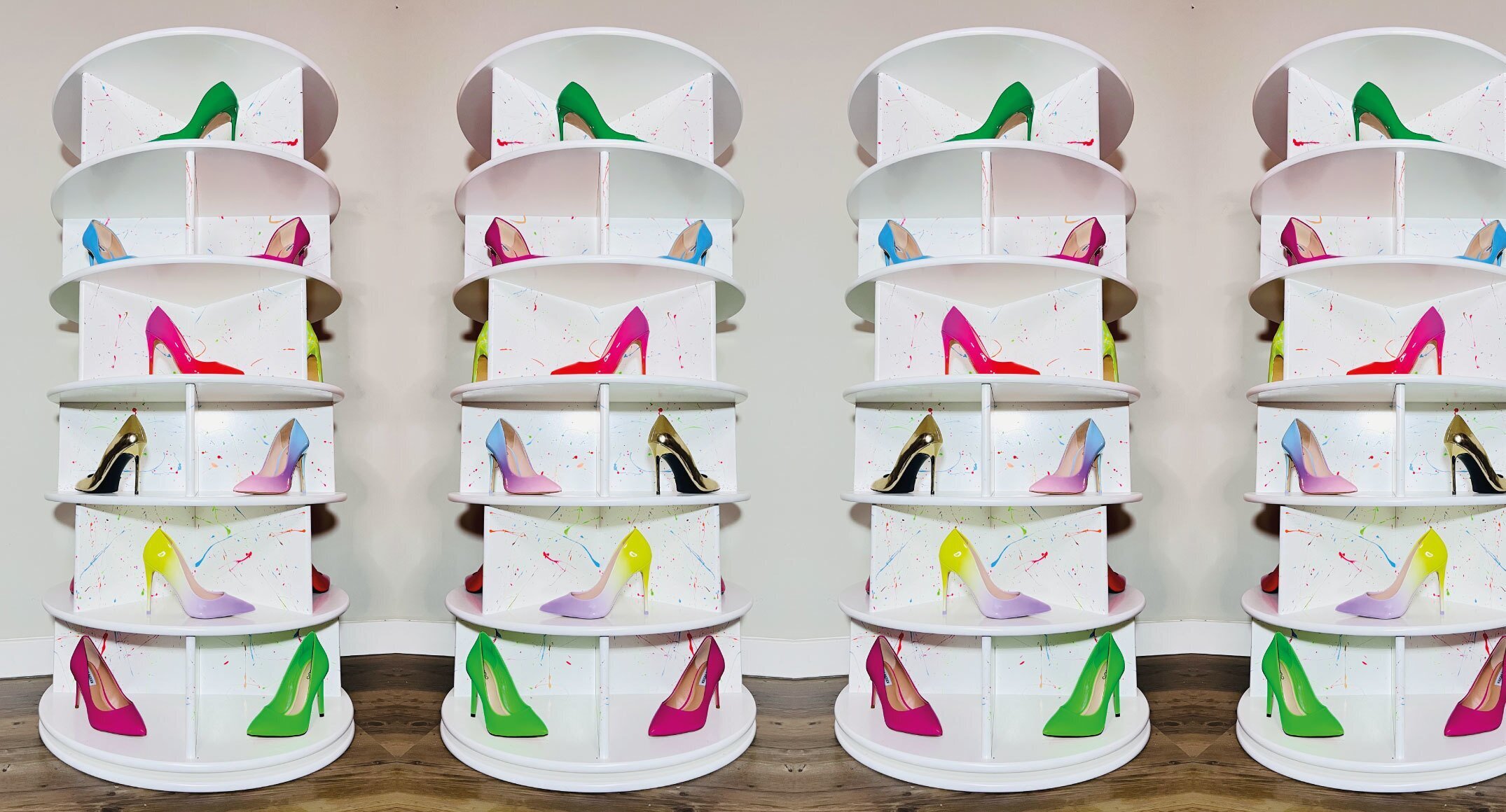 Maak je showroom/winkel compleet met deze roterende schoenen carrousel 'Lathe'