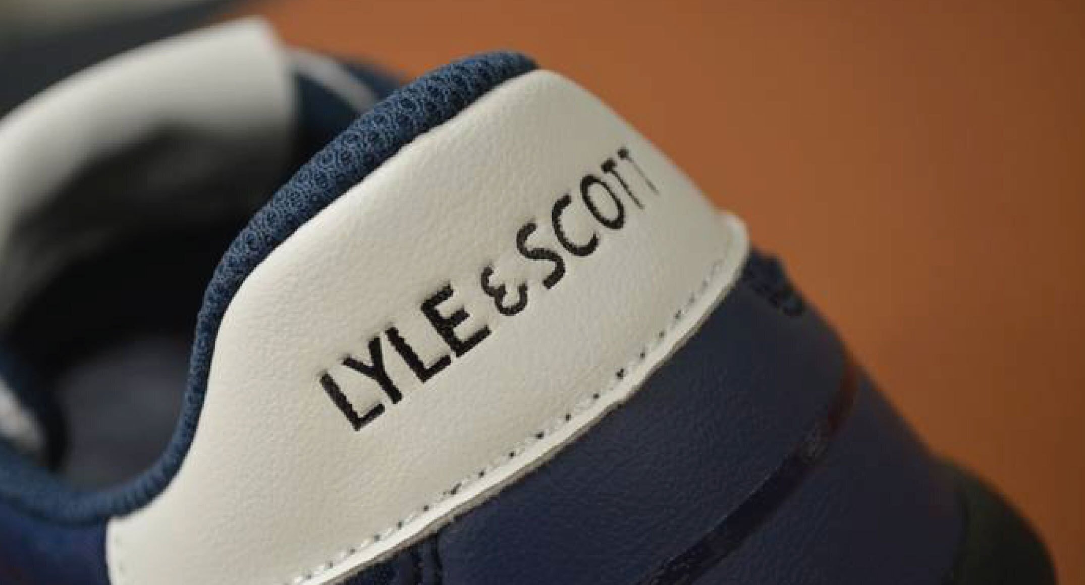 Schots merk Lyle & Scott gaat schoenensamenwerking aan met Unlimited Footwear Group
