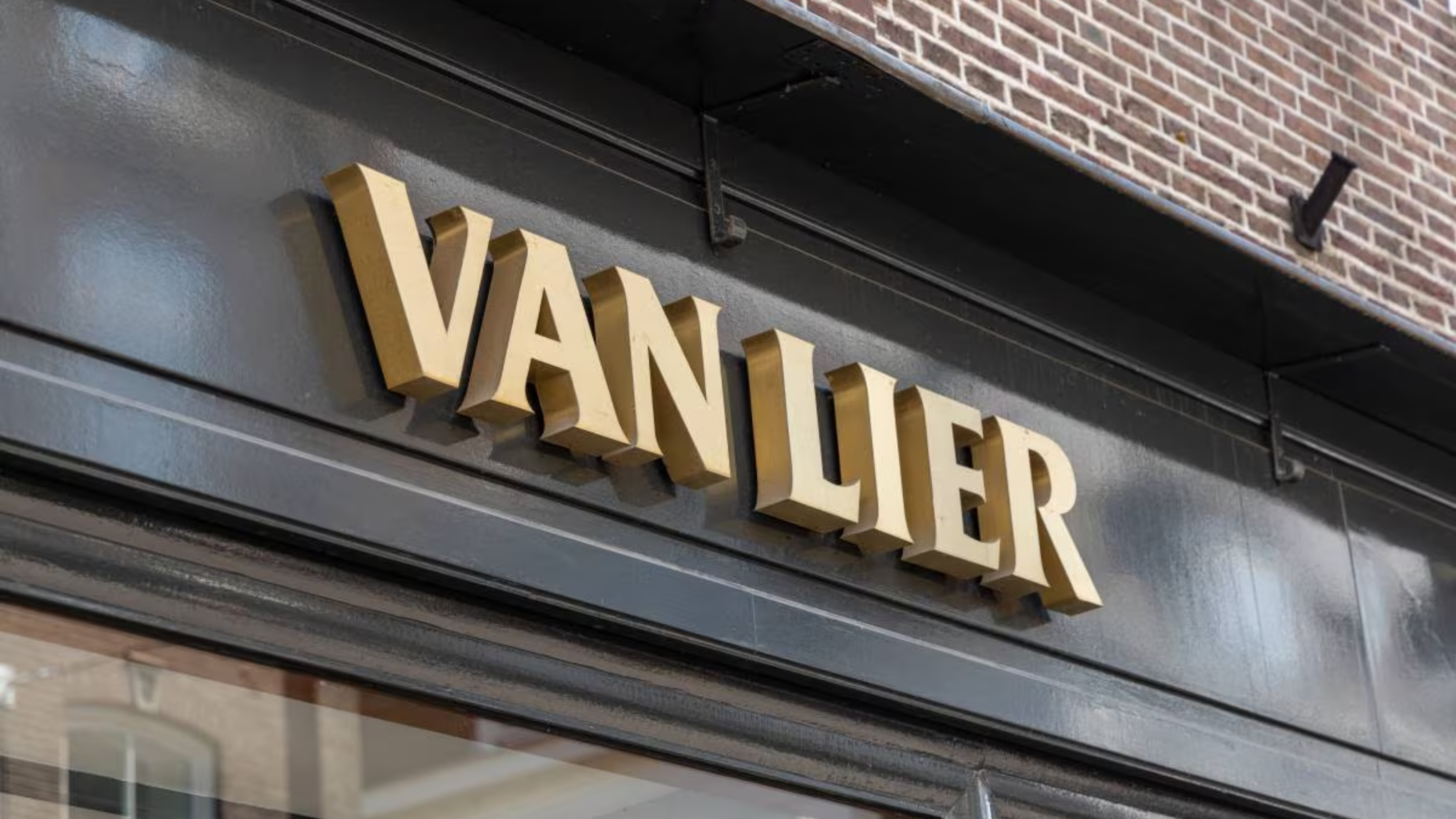 Moederbedrijf Van Lier maakt doorstart met schoenenmerk, week na faillissement